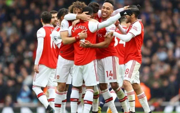 "Arsenal" 4 futbolçusuna töhmət verdi 