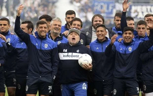 Maradona: "Özümü sevgilimi görəcəkmiş kimi hiss edirəm" 