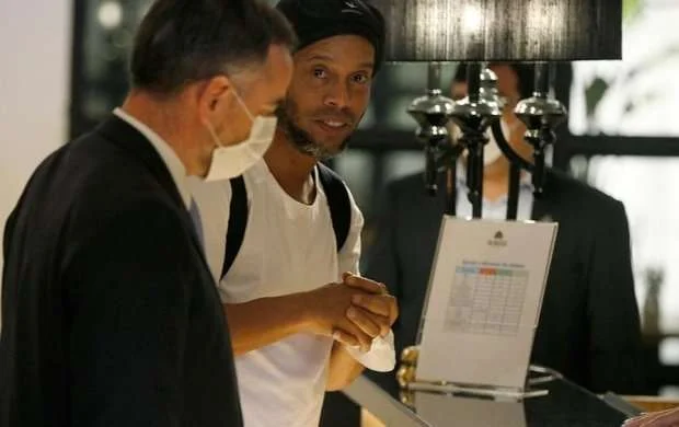 Ronaldinyo nəhayət ki, danışdı: "İlk işim anamı qucaqlamaq olacaq" 