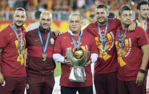 "Qalatasaray"da "zəlzələ" - İkisi də gedir 