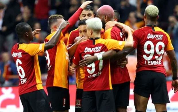 "Qalatasaray"da inqilab: 8 futbolçu gedir - SİYAHI 