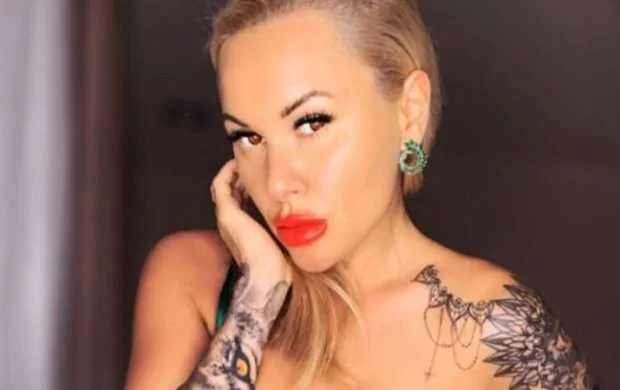 Жена защитника турецкого клуба выложила откровенное ФОТО 