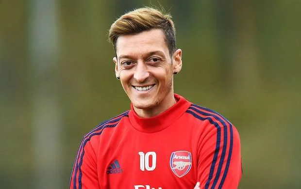 Mesut Özildən oruc tutanlara dəstək: 713 min türk lirəsi    