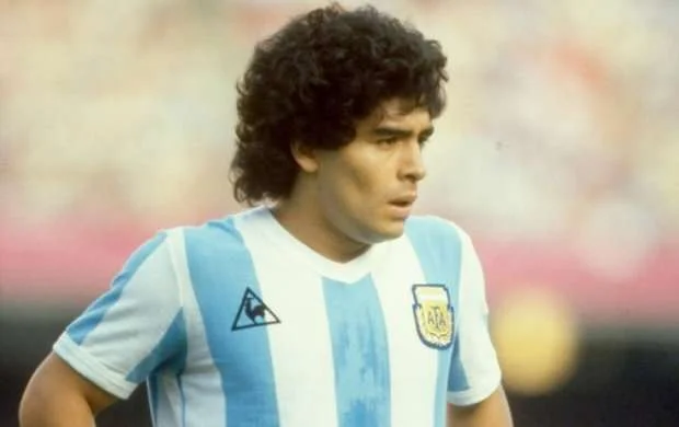 Aquerodan qərəzli seçim: Maradonanı 5 ən yaxşıdan biri saymır 