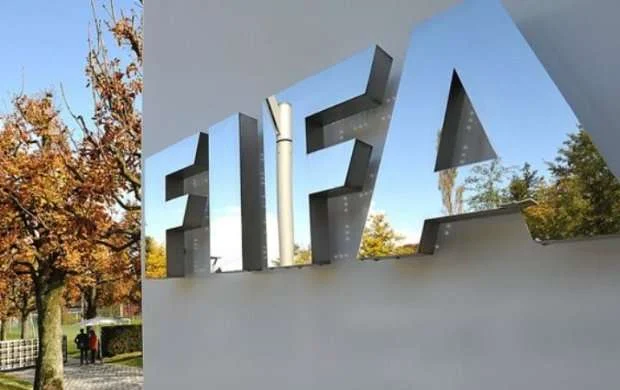 ФИФА разрешит проводить пять замен при возобновлении сезона 