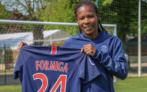 Avropa nəhəngi 42 yaşlı futbolçu ilə müqavilə imzaladı 