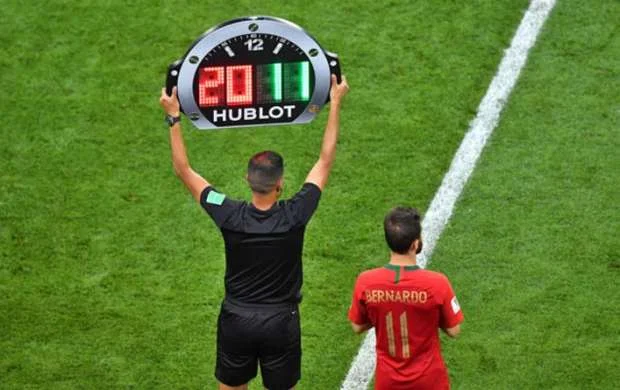Futbol qaydalarında dəyişiklik edildi: 5 əvəzetməyə rəsmən icazə verildi 