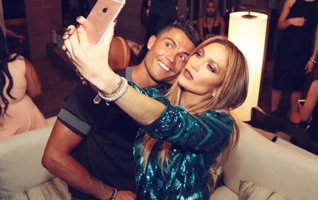 Ronalduya pərəstiş edən 10 məşhur şəxs: Cennifer Lopes, Rihanna... -VİDEO 