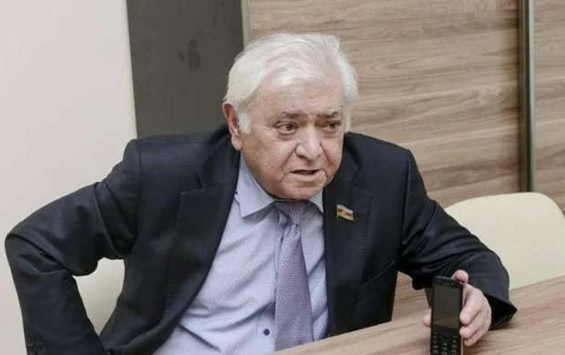 Aqil Abbas: "Guya oyunçularda koronavirus aşkarlanır, 10 günə sağalır, hamısı yalandı" 