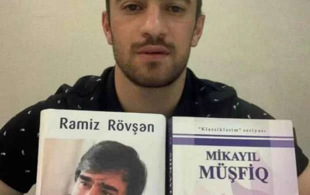 Qara Qarayev hansı kitabları oxuyur? - FOTO 