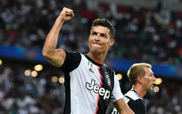 Ronaldu: "Mən tarixin ən yaxşı futbolçusuyam" 