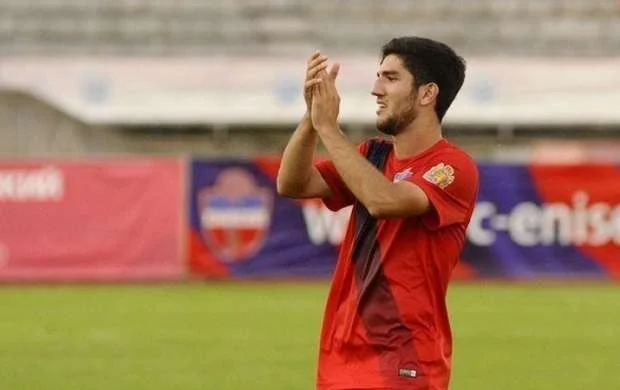 Rusiya klubu azərbaycanlı futbolçu ilə yeni müqavilə imzaladı 