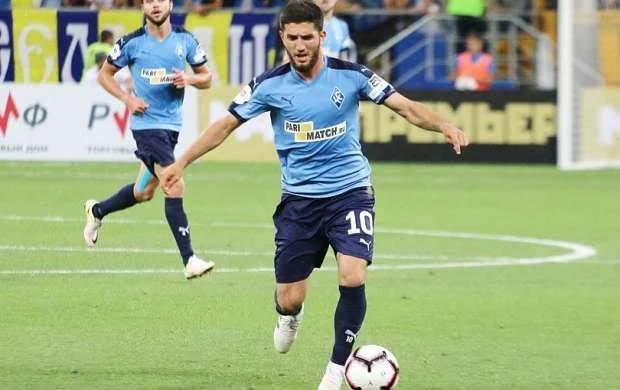Azərbaycanlı futbolçu Rusiya klubu ilə müqavilə bağladı 