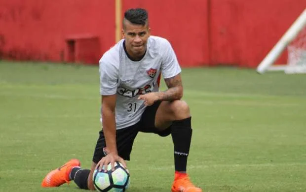 "Neftçi" "Flamenqo"nun sabiq futbolçusunu transfer edir 