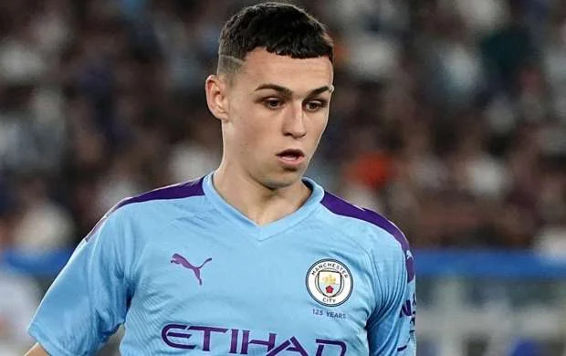 Çimərlikdə futbol oynadı, sosial məsafə qaydalarını pozdu - FOTO 