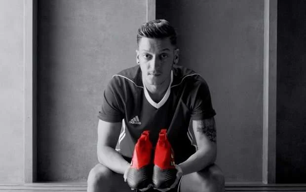 "Adidas" Özillə əməkdaşlığı dayandırır - SİYASİ SƏBƏB 
