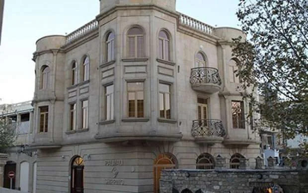 Mübariz Mənsimov bu binanı 10 milyon manata satır? - FOTO 