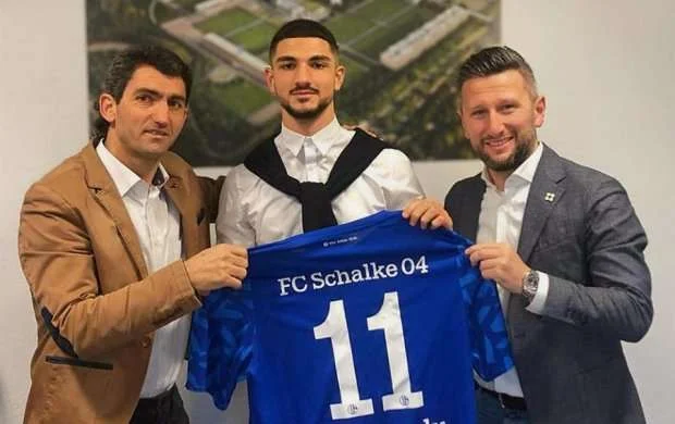 "Şalke 04" Çalhanoğlunu heyətinə qatdı 