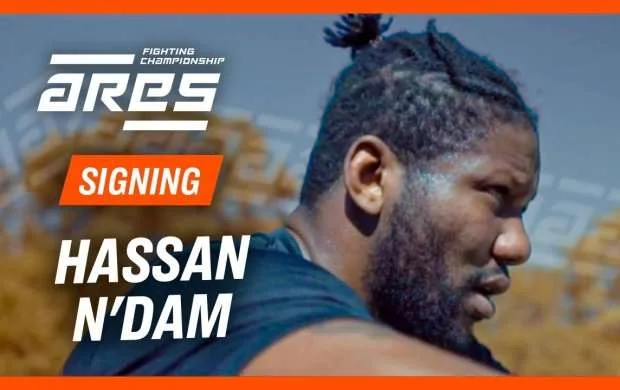 Boks üzrə dünya çempionu MMA-ya keçdi 