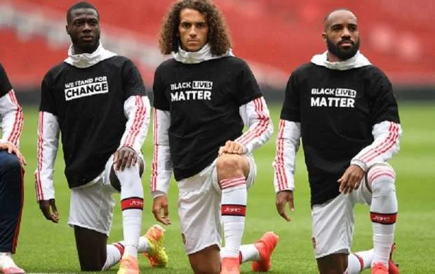 "Arsenal"ın futbolçuları qara geyinib diz üstə çökdülər - FOTO 