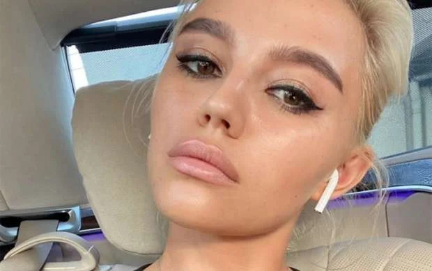 Rus futbolçunun xanımı "Instagram"da bədənini göstərdi - FOTO 