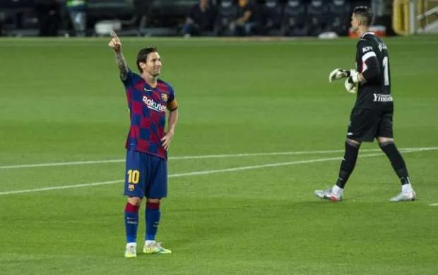 Messi 700 qolun bir addımlığında 