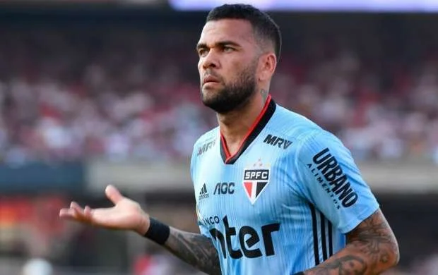 "İndiki "Milan"da oynasam, ulduz olardım" - Dani Alves 