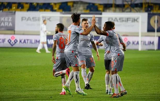 Türkiyə Superliqası: "Başakşehir" oyunu çevirdi, liderliyə yüksəldi 