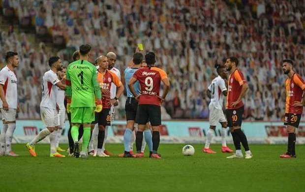 Türkiyə Superliqası: "Qalatasaray" 90+15-də "yıxıldı" 