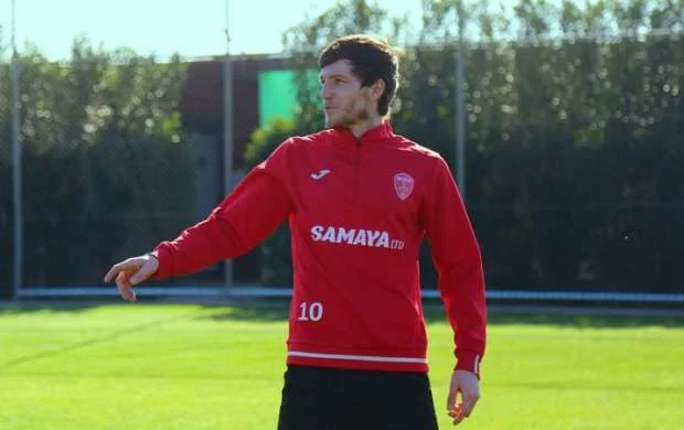 "Keşlə"dən ayrılan futbolçuya üç ölkədən təklif var 