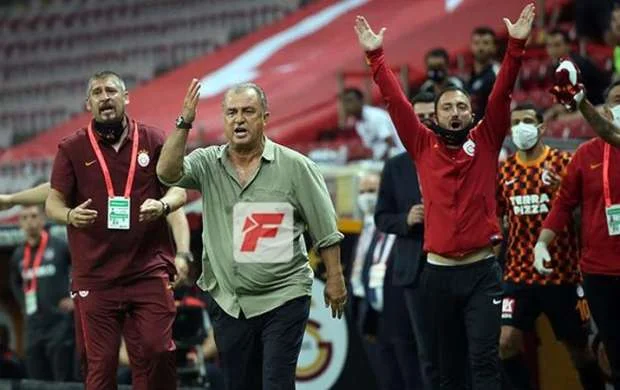 "Qalatasaray"a 90+15 şoku - VİDEO 
