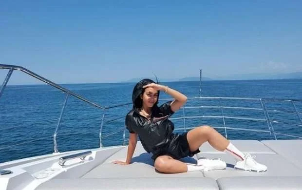 Ronaldunun sevgilisinin yaxta istirahəti - FOTO 