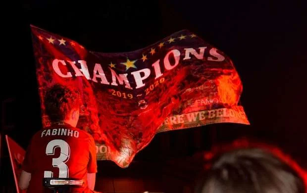 "Liverpul" çempionluğu qeyd etdi, Klopp rəqsi ilə gecəyə damğa vurdu (VİDEO) 