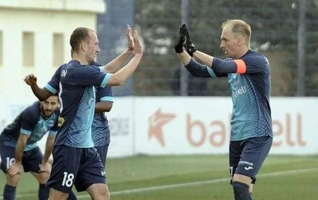 "Zirə" 2 legioner, 1 yerli futbolçunu yola saldı 