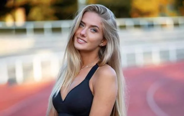 Alisa Şmidt gözəlliyini belə göstərdi - FOTO 