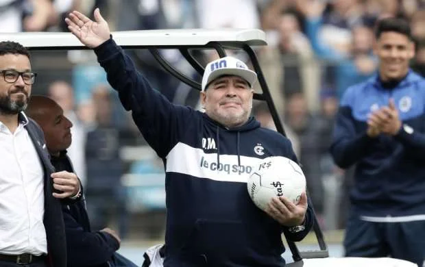 Narkotikdən imtina edən Maradona içkiyə qurşanıb 