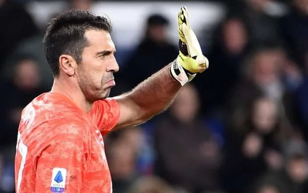 Buffon: "43 yaşıma qədər burdayam, sonrasına baxarıq" 