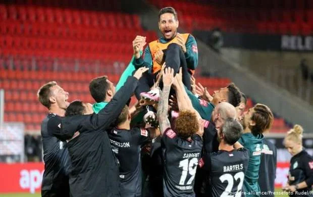 41 yaşında futbolla vidalaşdı 