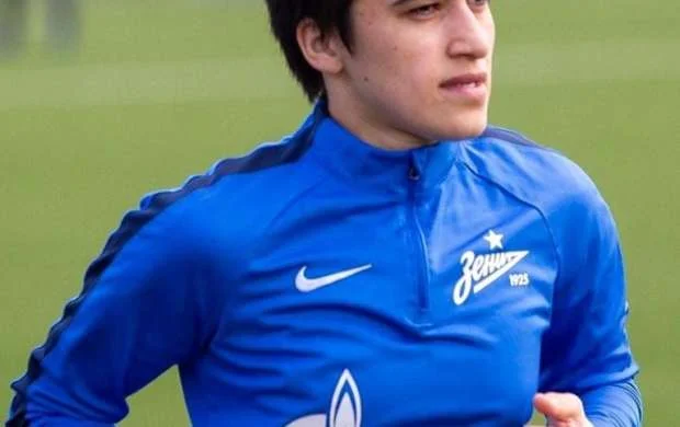 Azərbaycan millisinin futbolçusu "Zenit"də - RƏSMİ 