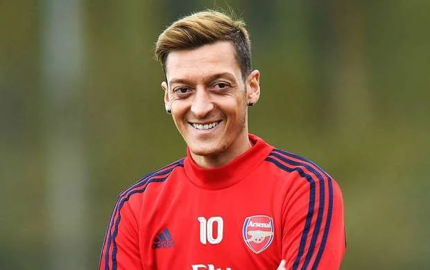 Özil "Arsenal"la bağlı qərarını verdi 