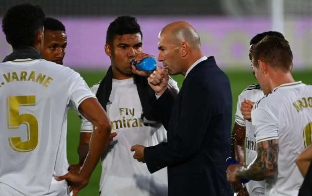 Zidan: "Hakim penalti təyin edibsə, deməli, penalti var" 