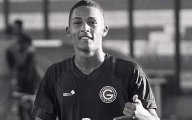 Gənc futbolçu qəzada öldü 