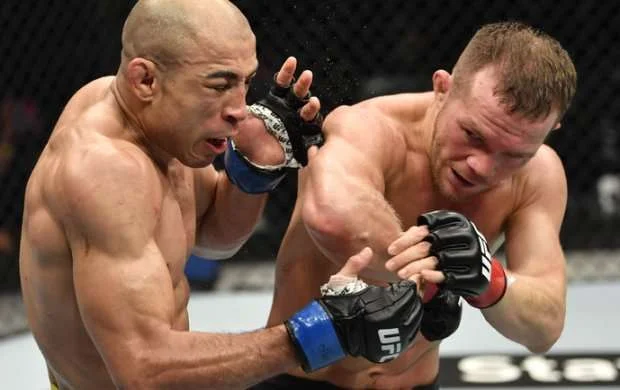 Pyotr Yan UFC çempionluğunu belə qazandı - VİDEO 