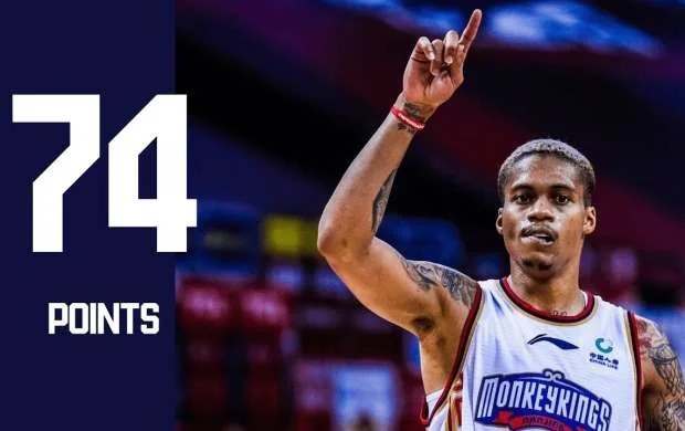 Bir oyunda 74 xal topladı - Keçmiş NBA oyunçusundan möhtəşəm performans 