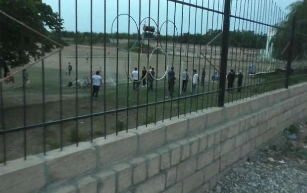 Karantini pozaraq futbol oynayan 25 nəfər saxlanıldı - FOTOLAR 