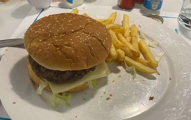"Real"ın ulduzu çempionluğu fastfud yeyərək qeyd etdi - FOTO 