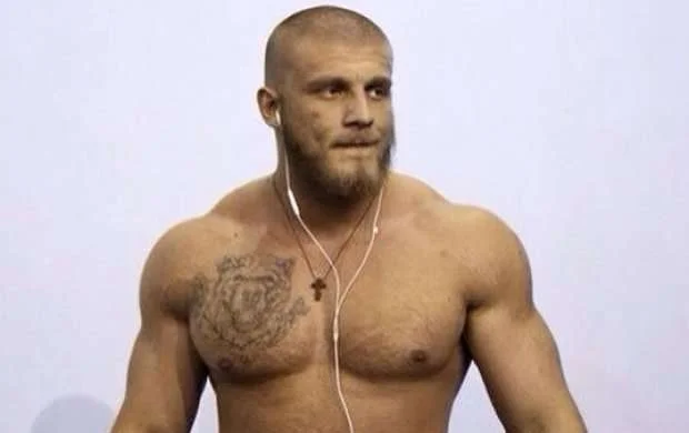Neo-nasist döymələrinə görə UFC-dən uzaqlaşdırıldı 