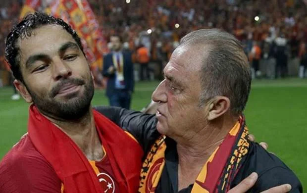 "Qalatasaray"ın kapitanı karyerasını bitirdi - Yeni iş yeri açıqlandı 