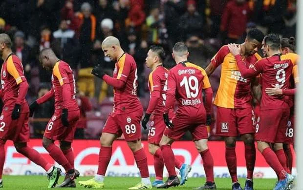 "Qalatasaray"da "yarpaq tökümü" başladı: Kimlər gedir? - SİYAHI 