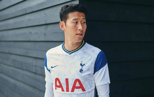 "Tottenhem" yeni formalarını təqdim etdi - FOTOLAR 